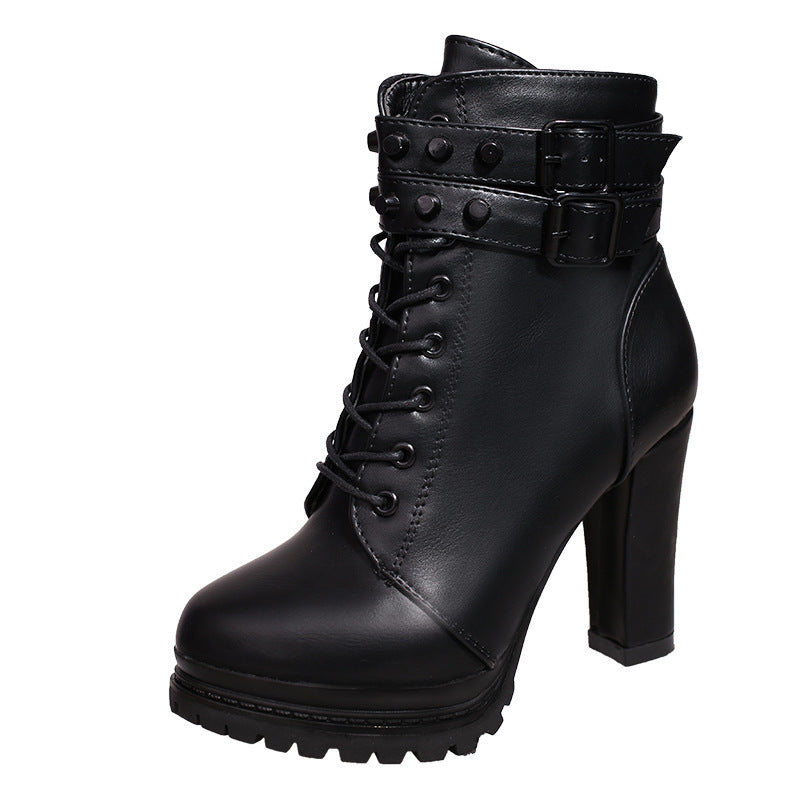 Damen Stiefeletten mit modischem Riemen und robustem Profilsohle R&B
