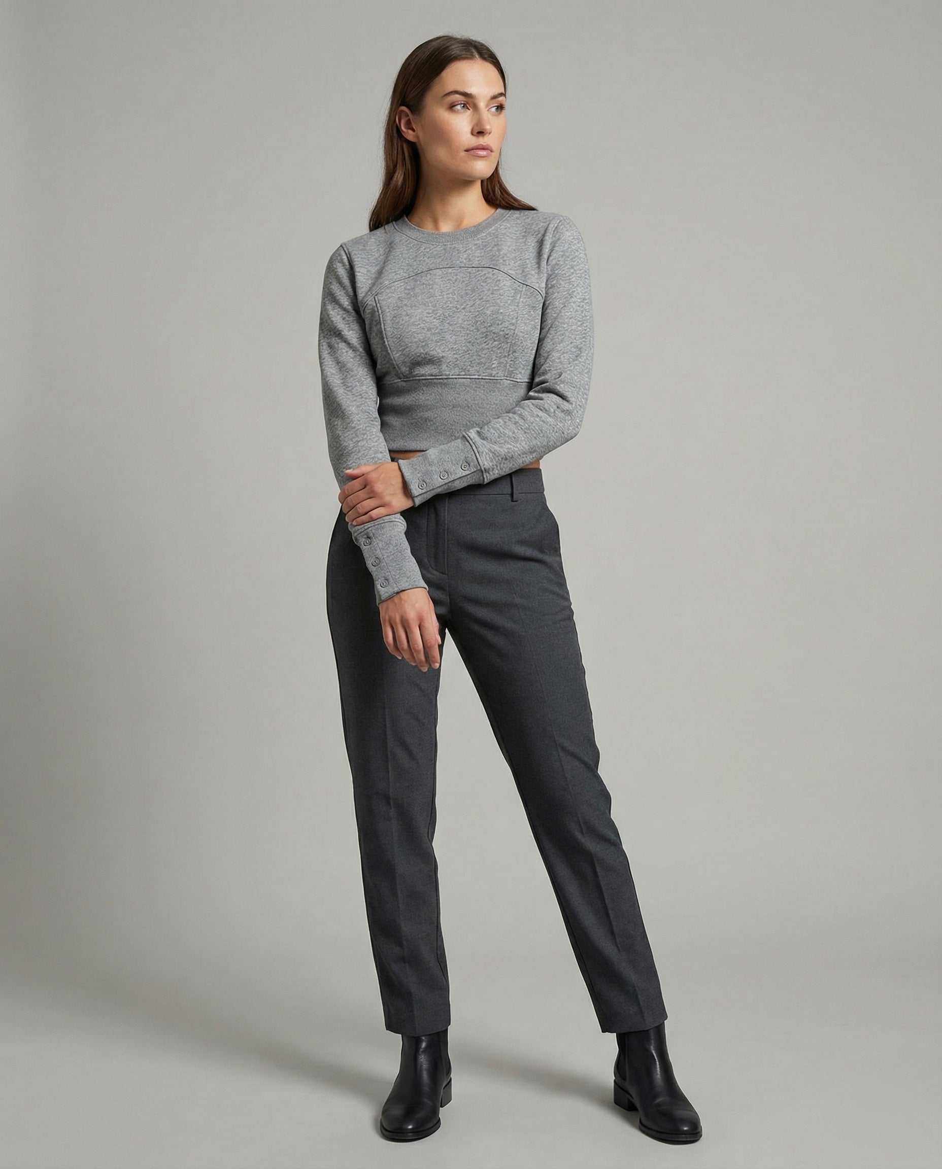 Stylisches figurbetontes Damen Langarmshirt mit Rundhalsausschnitt in modernem Grau
