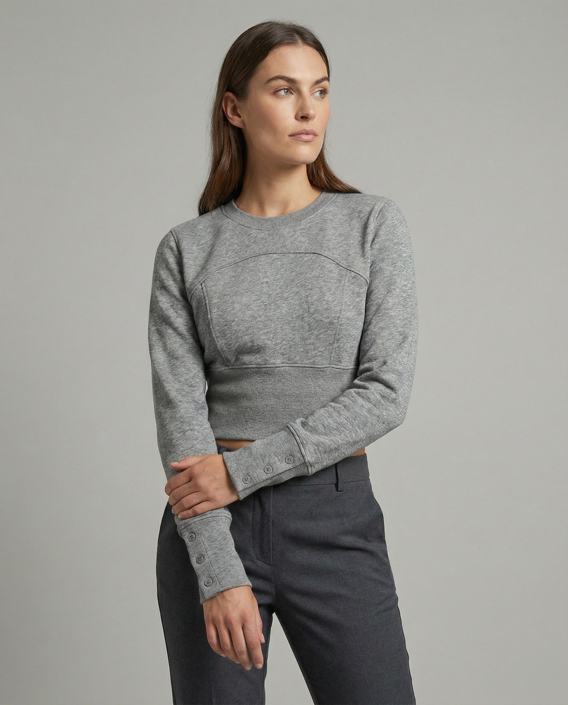 Stylisches figurbetontes Damen Langarmshirt mit Rundhalsausschnitt in modernem Grau