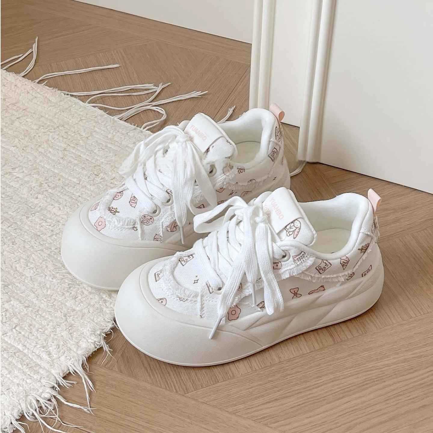 Damen Sneakers mit verspieltem Design und bequemer Dämpfung