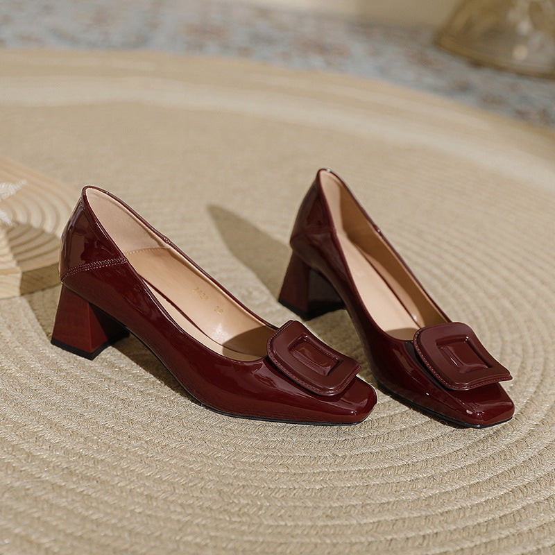 Damen elegante Lackleder-Pumps mit komfortablem Blockabsatz und dekorativer Schnalle R&B