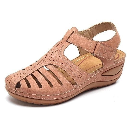 Damen nan geschlossene Slingback-Sandale mit perforiertem Obermaterial, ergonomischem Komfortfußbett und leichtem Keilabsatz R&B