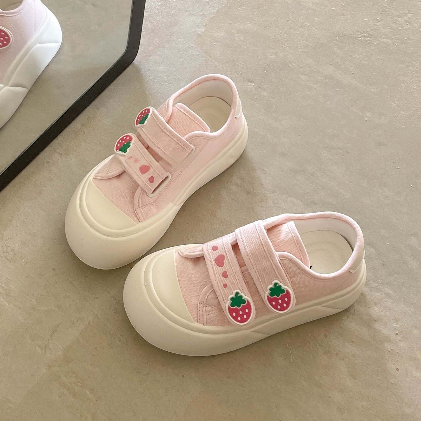 Damen bequeme und verspielte Sneaker mit Klettverschluss von