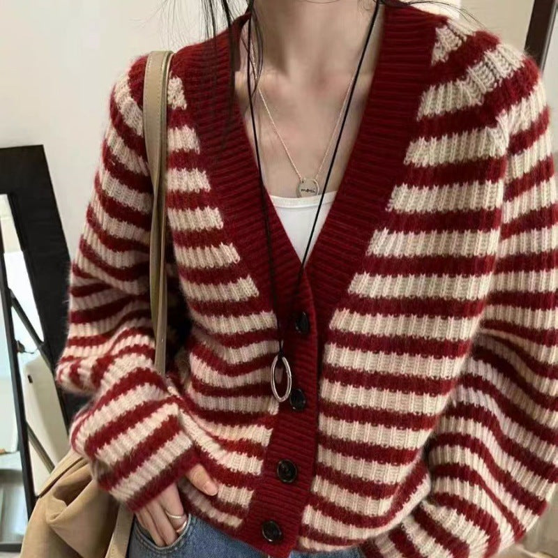 Damen gestreifte Strickjacke mit weitem Schnitt und Knopfdetails R&B