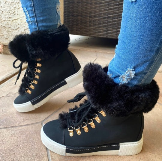 Damen Sportliche High-Top Sneaker mit flauschigem Kunstfellkragen R&B