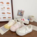 Damen Sneakers mit verspieltem Spitzendetail und atmungsaktiver Obermaterialstruktur R&B
