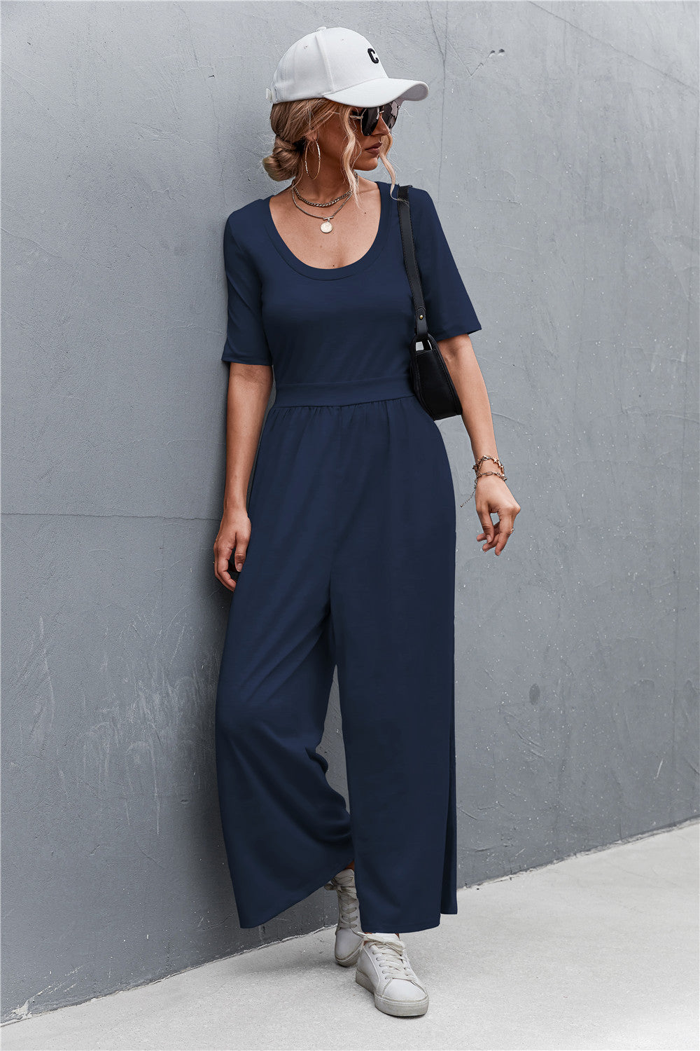 Damen Jumpsuit mit weitem Bein und elegantem Rundhalsausschnitt R&B