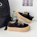 Damen Plattform Sneakers mit luxuriösem Wildleder-Obermaterial und modischem Schnürdesign