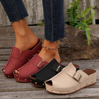 Damen Offene Clogs mit modischen Nieten und verstellbarem Riemen EB