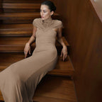Damen Elegantes Maxikleid mit hochgeschlossenem, drapiertem Kragen R&B