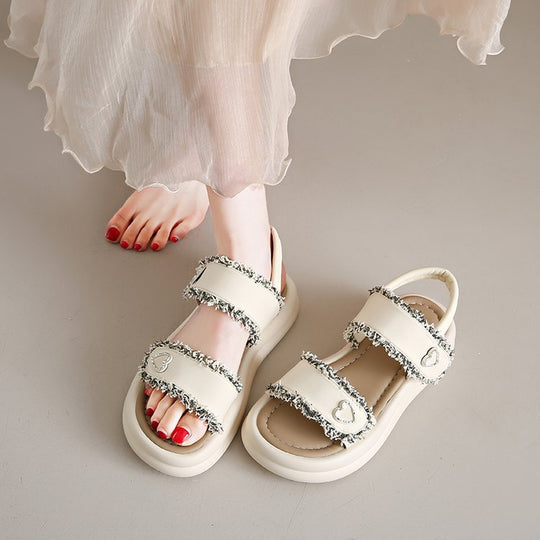 Damen modische Sandalen mit elastischen Riemen und herzförmigen Akzenten R&B