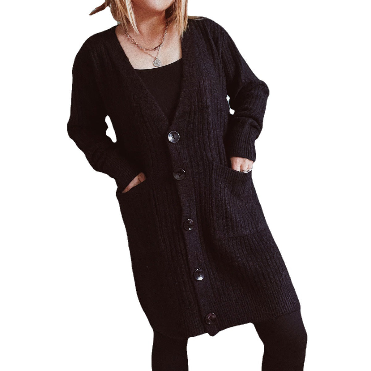 Damen Grobstrickjacke mit modernen Knopfdetails und lässigem Schnitt R&B