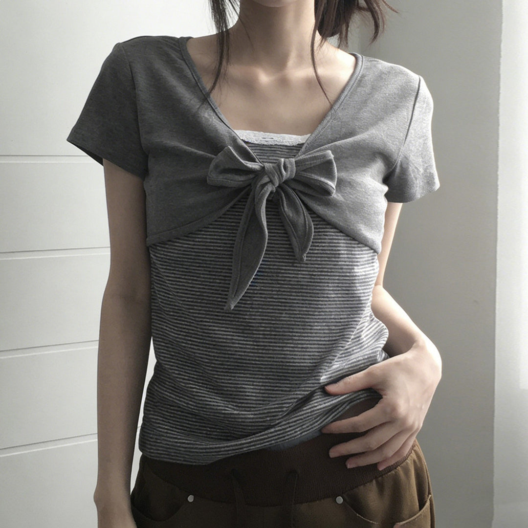 Damen kurzes T-Shirt mit Knoten-Detail und gestreiftem Design R&B