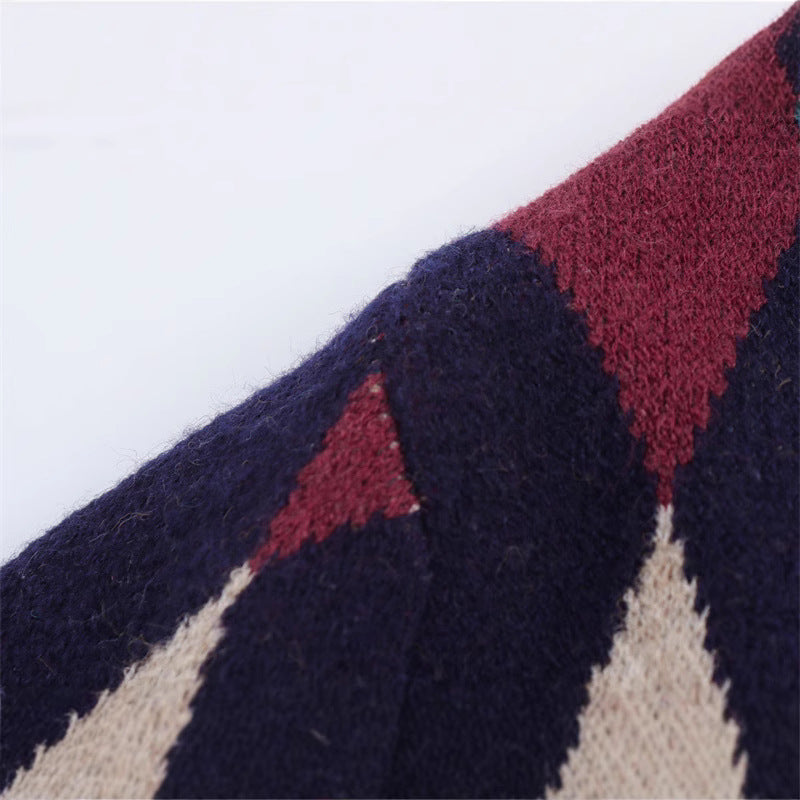 Damen gemusterte Strickjacke mit klassischen Karomotiven R&B