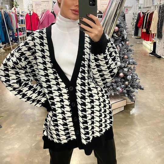Damen Grobstrickjacke mit modernem Hahnentritt-Muster und elegantem V-Ausschnitt R&B