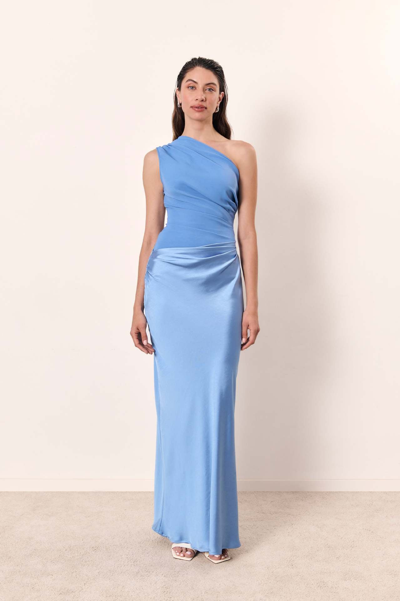 Damen elegantes Abendkleid mit asymmetrischem Schnitt und fließendem Design R&B