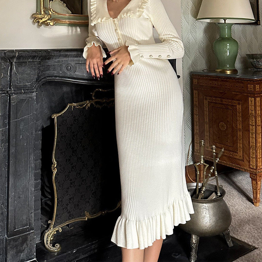 Damen Raffiniertes Strickkleid mit Rüschendetails und Perlknopfverzierung R&B