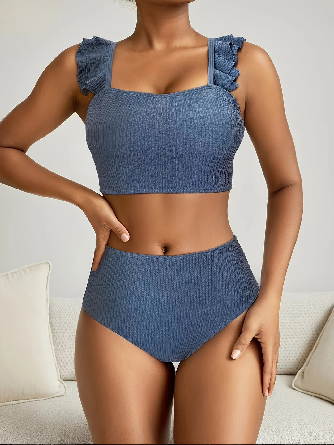 Damen Hochgeschnittenes Badeoberteil mit Rüschendetails und passendem Bikini-Unterteil R&B