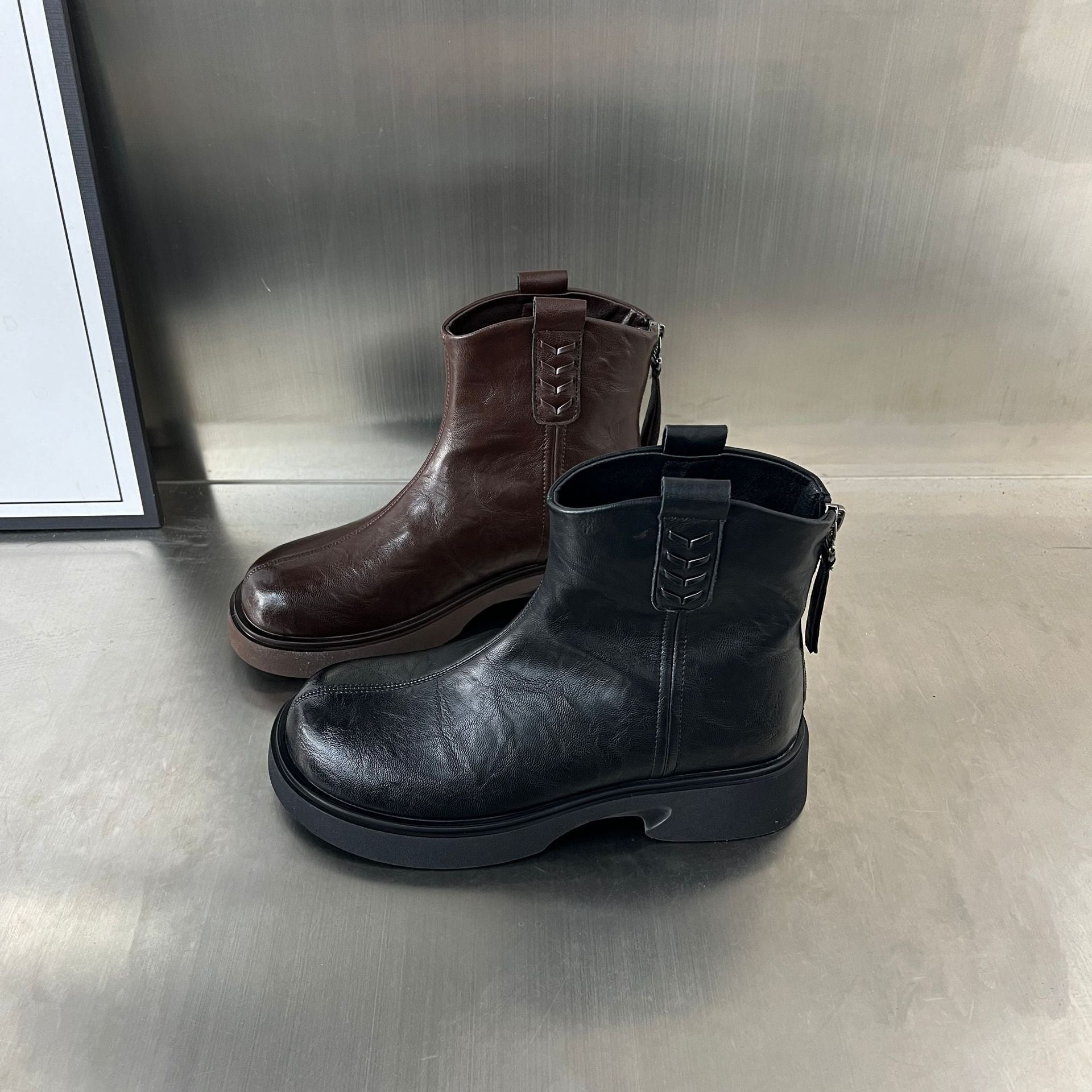 Damen Modische Leder-Stiefeletten mit robustem Plateau und feinem Zipper R&B