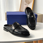 Damen Mokassin-Pantoletten mit elegantem Lackleder und modischem Schmuckdetail