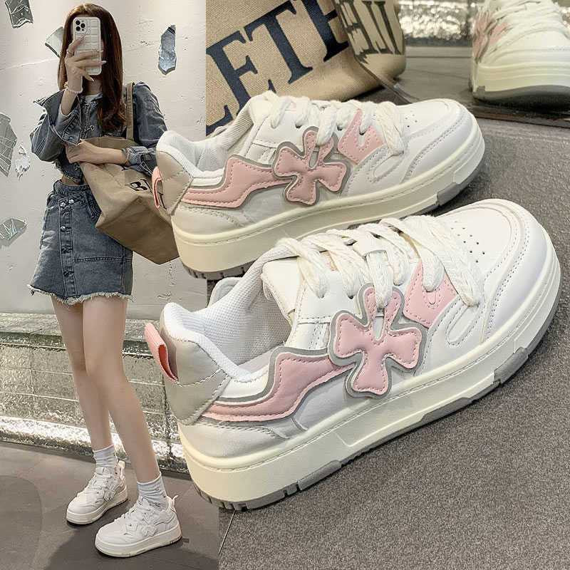 Damen Sneakers im modernen Floral-Design
