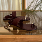 Damen elegante Zehentrenner-Sandalen mit modischen Riemen und metallic Akzent R&B