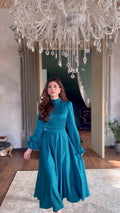 Damen Fließendes Abendkleid mit eleganten Puffärmeln und hohem Kragen R&B