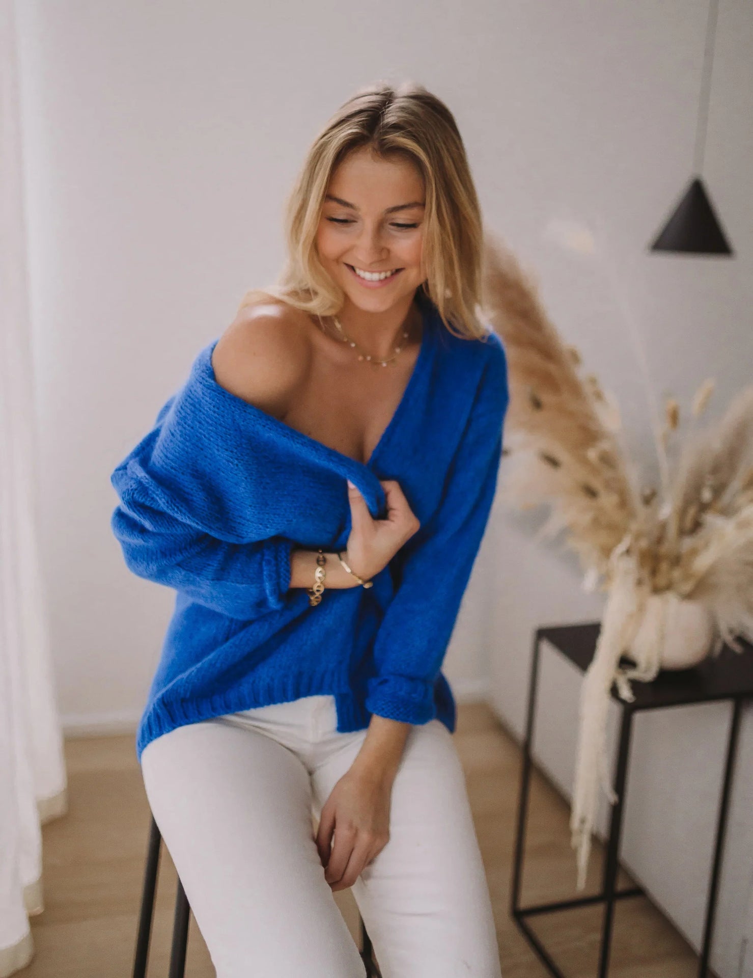 Damen lässiger Pullover mit offener Schulter und weichem Strickmuster R&B
