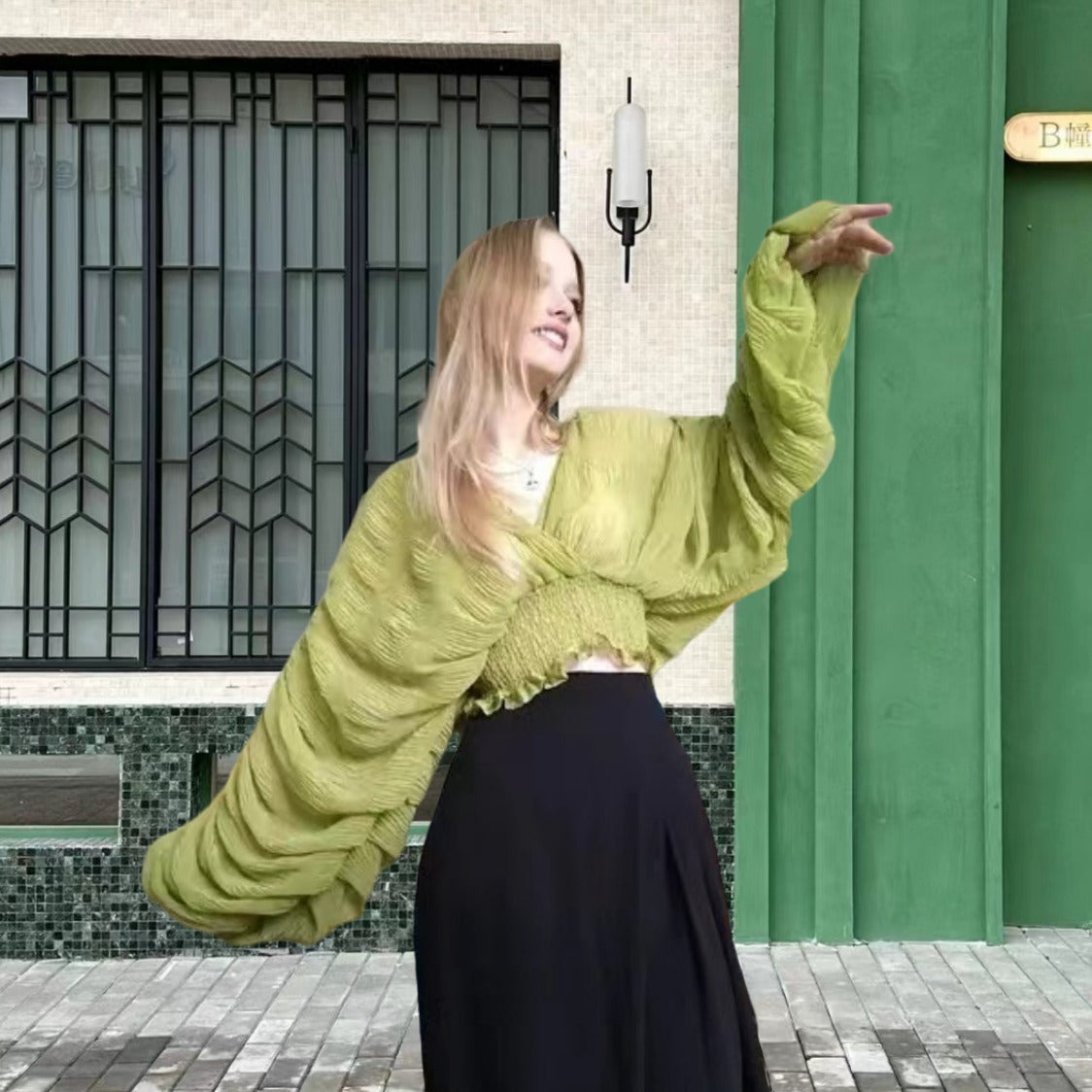 Damen Wickelbluse mit voluminösen Ärmeln und elegantem Design R&B