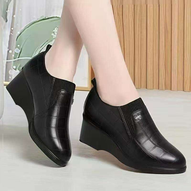 Damen Komfortable Wedge-Stiefeletten mit elegantem Design und elastischen Einsätzen R&B