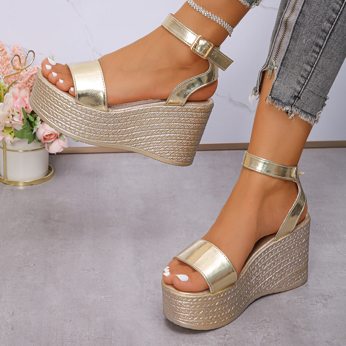 Damen Hochhackige Plateau-Sandalen mit verstellbarem Riemen und glanzvollem Finish R&B
