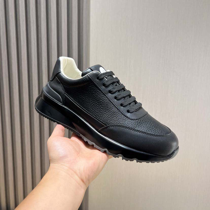 Damen sportive Sneakers mit bequemem Fußbett und atmungsaktiver Oberflächenstruktur R&B