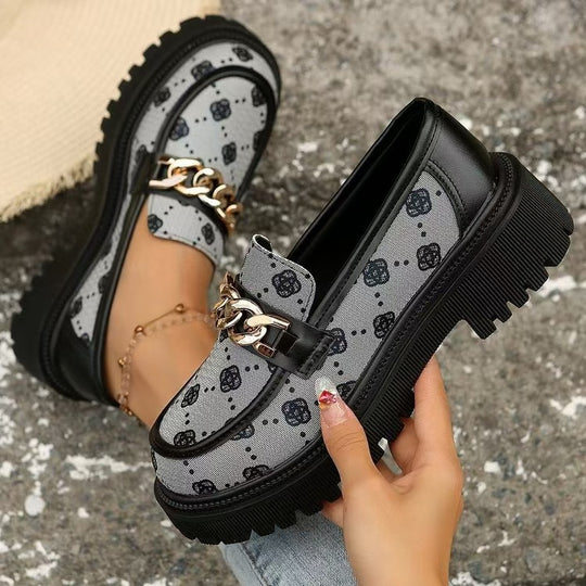 Damen Mokassins mit floralen Stickmustern und dekorativem Kettenelement R&B
