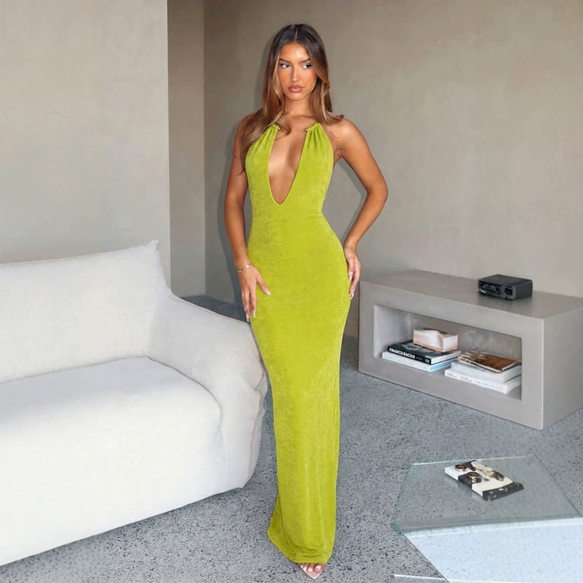 Damen Maxikleid mit hohem V-Ausschnitt und fließendem Stoff R&B