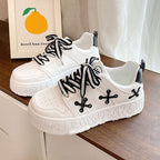 Damen Sneaker mit modischem Design und robuster Sohle