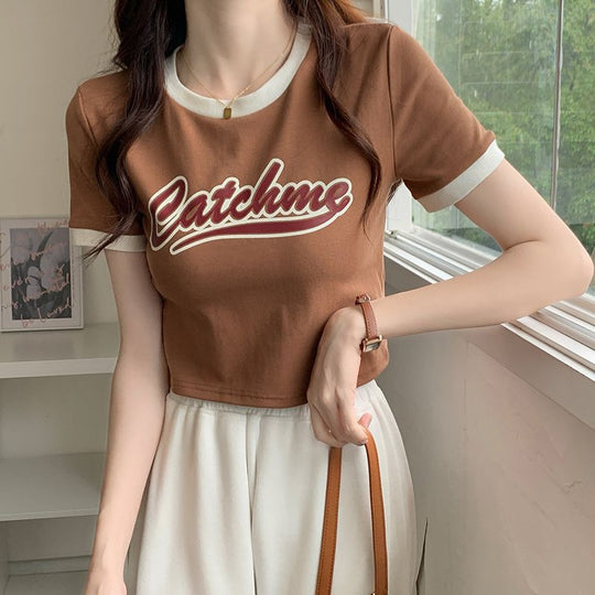 Damen lässiges Crop-Top mit kontrastierenden Ärmeln und kreativem Schriftzug R&B