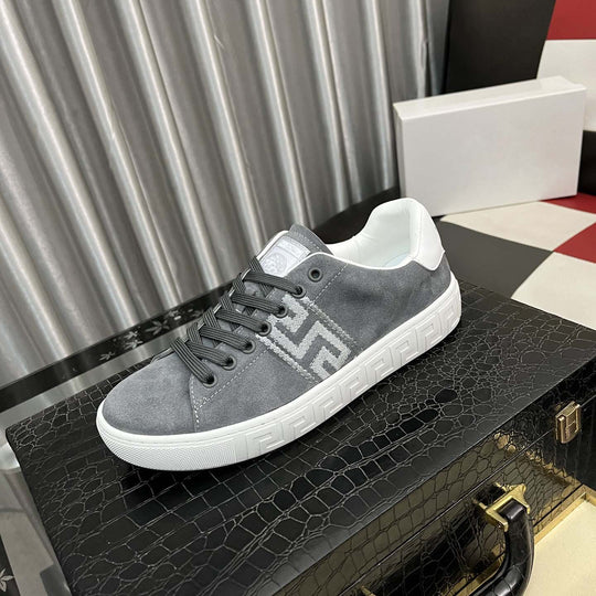 Damen Sneakers mit modischem Logo-Detail und rutschfester Laufsohle R&B