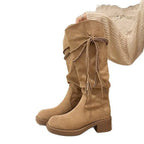 Damen Knöcheltief-Stiefel mit raffiniertem Falten-Design und dekorativem Schnürdetail