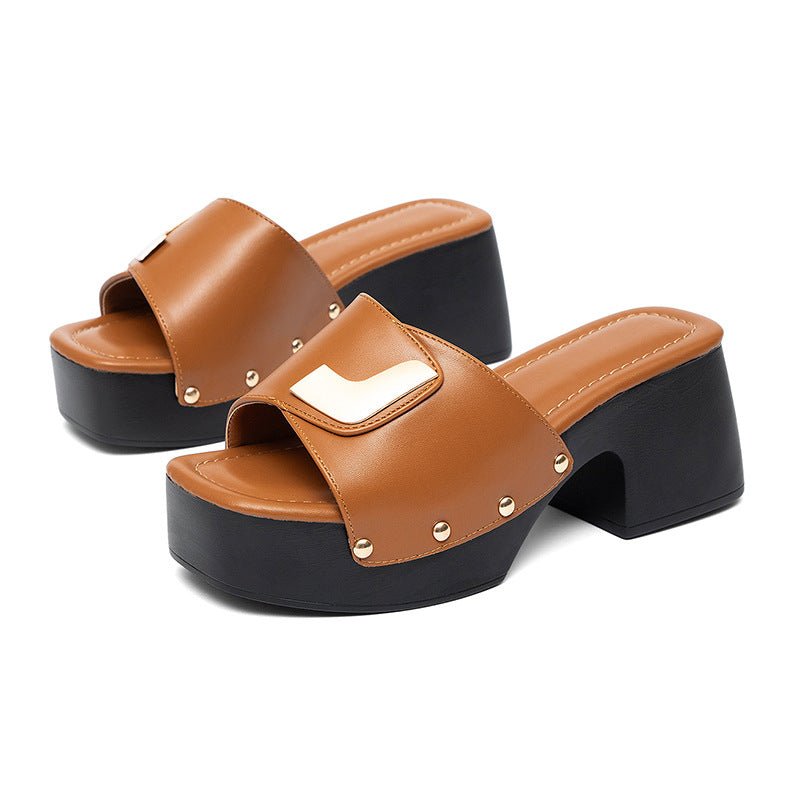 Damen modische Mules mit goldfarbener Schnalle und breitem Blockabsatz R&B