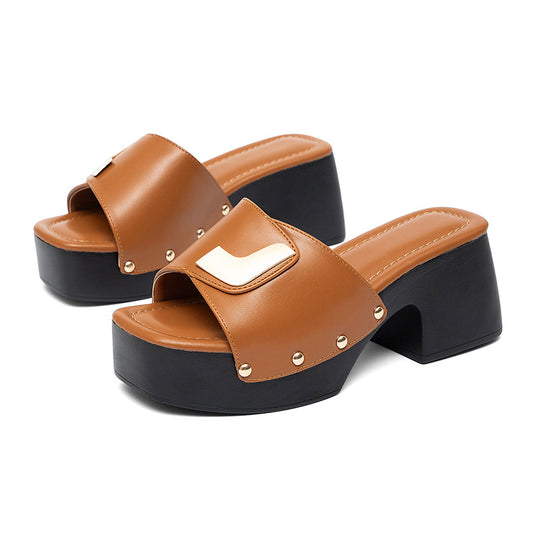 Damen modische Mules mit goldfarbener Schnalle und breitem Blockabsatz R&B