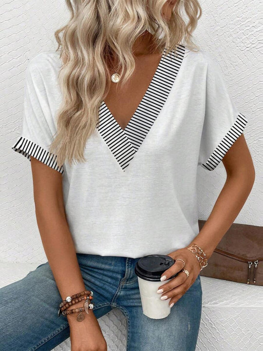 Damen V-Ausschnitt T-Shirt mit gestreiften Details Heidi-Mode