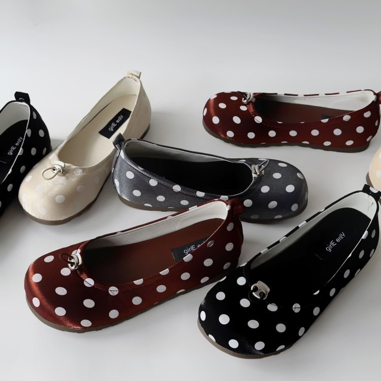 Damen Slipper mit modischen Punkten und komfortabler Sohle R&B