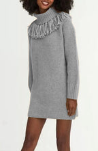 Damen Strickkleid mit hohem Rollkragen und modischen Fransen