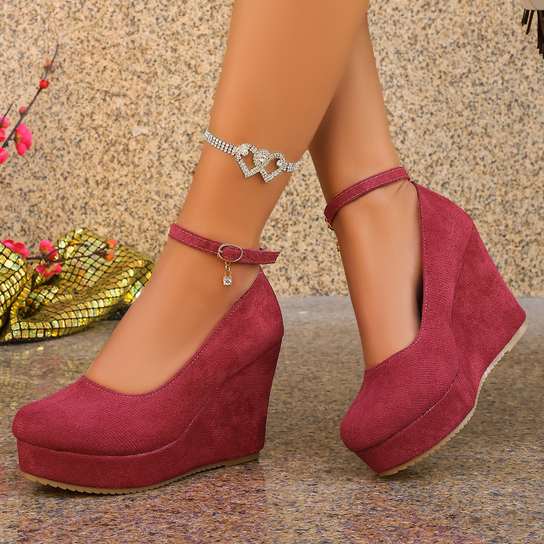 Damen Wedge-Pumps mit zierlichem Riemen und glänzendem Akzent R&B