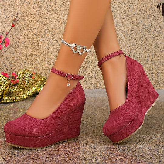 Damen Wedge-Pumps mit zierlichem Riemen und glänzendem Akzent R&B