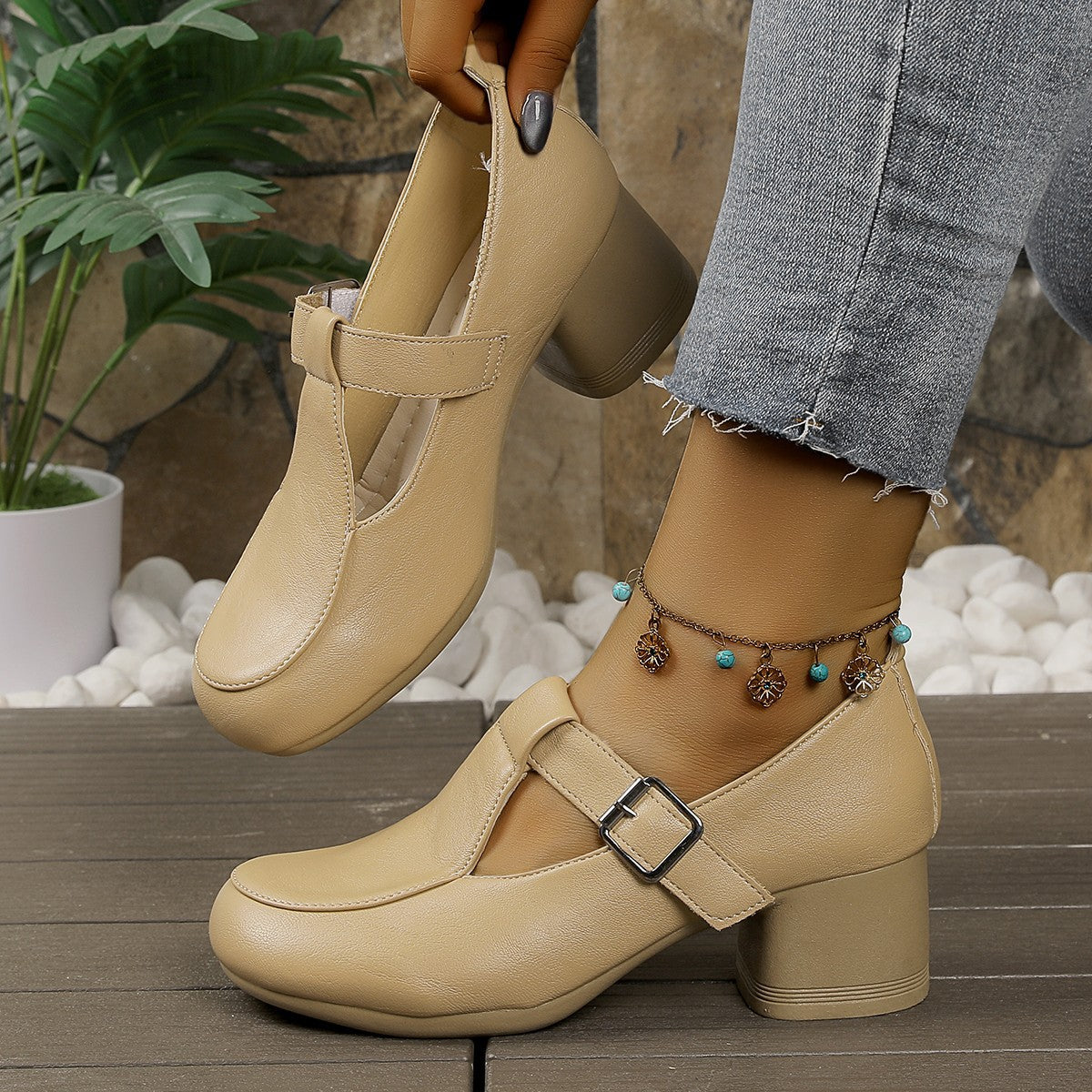 Damen elegante Absatzsandalen mit modischer Schnallenoptik R&B
