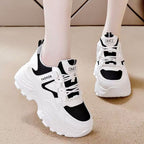 Damen Chunky Sneakers mit sportlichem Design und atmungsaktiver Obermaterialkombination