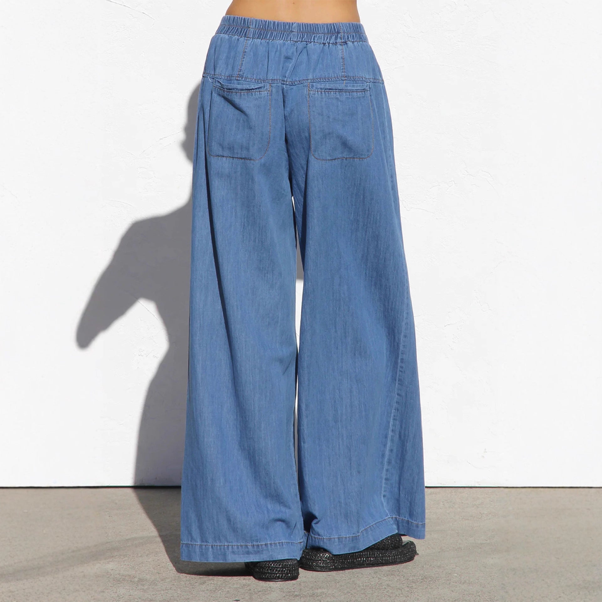 Damen nan weite Highwaist-Jeanshose mit elastischem Bund und dekorativer Knopfleiste R&B