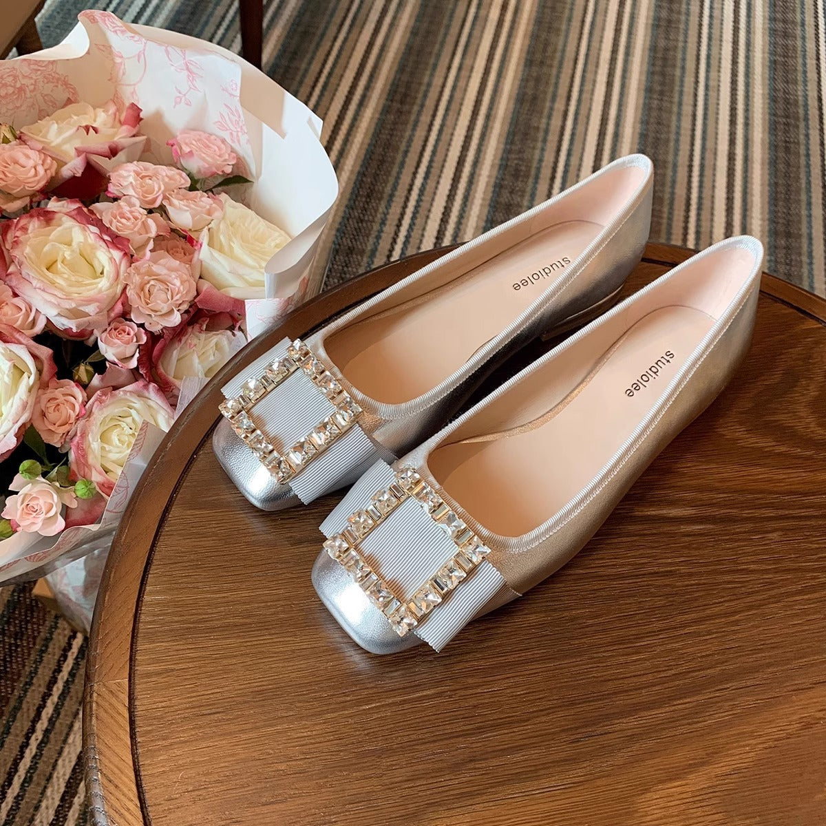 Damen Ballerinas mit funkelndem Strassbesatz und einzigartigem Riemendesign