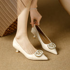 Damen stilvolle spitze Pumps mit dekorativem Schmuckelement